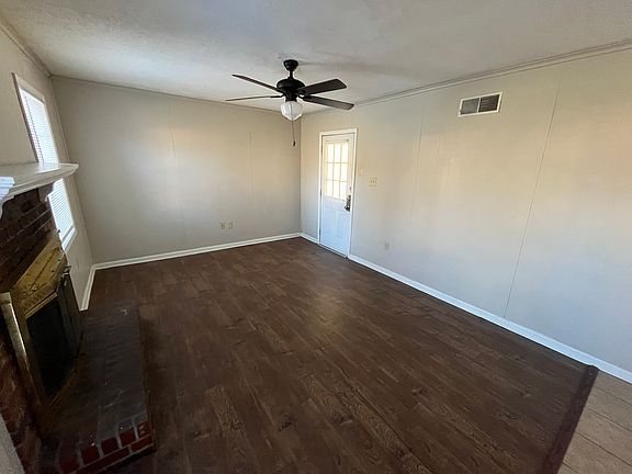 4th image of 3140 Maple Hill Dr