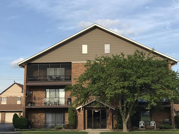 3rd image of 16807 81st Ave APT 3N