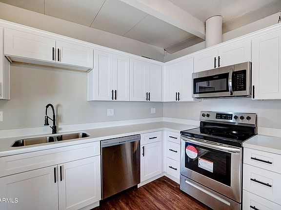 4th image of 470 S Grand Drive