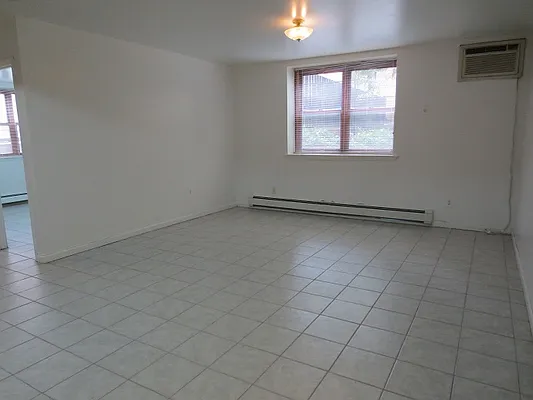 Rented by Robyn Lee, LREB | media 12