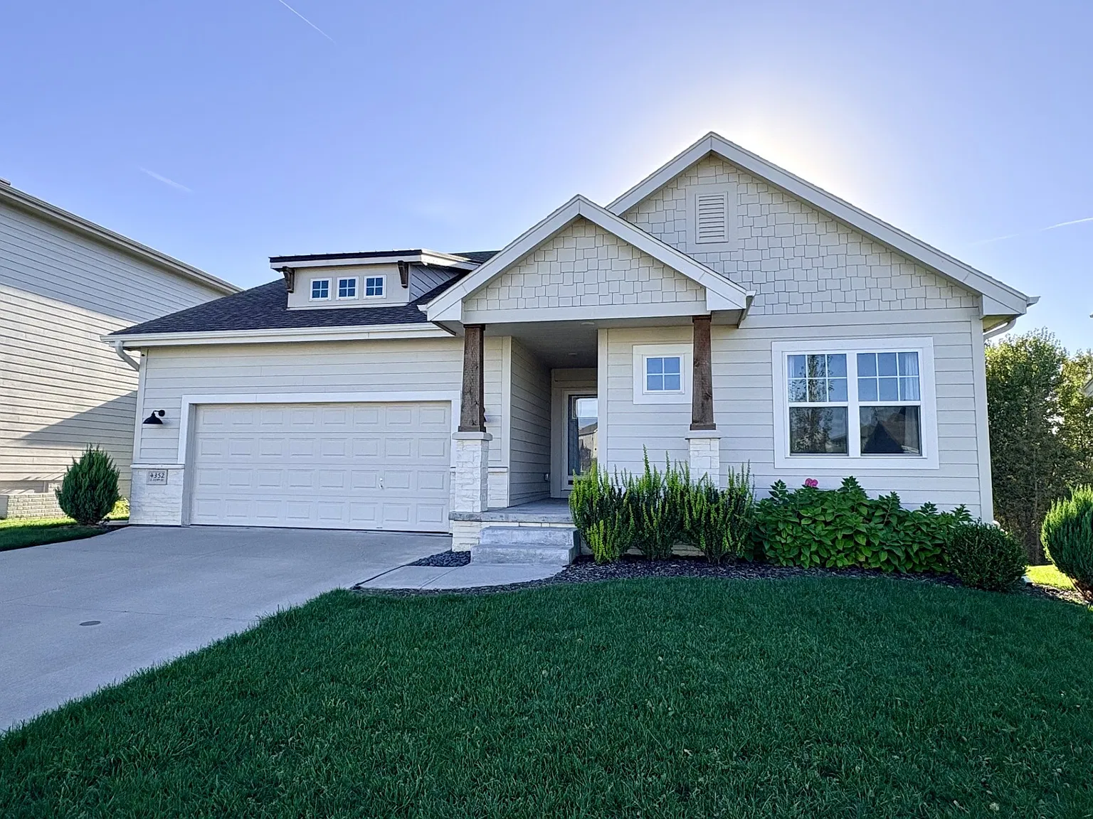 5 bed, 2683 sqft, $2,950 — Photo 1