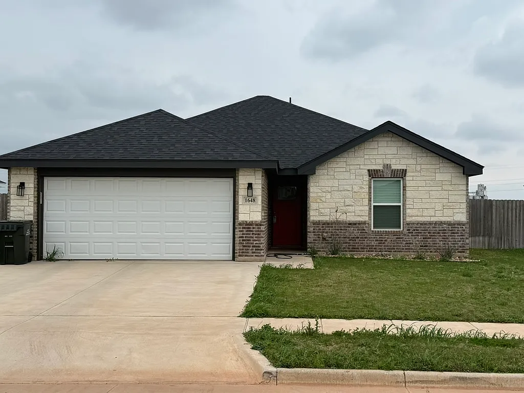 Building Photo - 1648 Sweetwater Ln