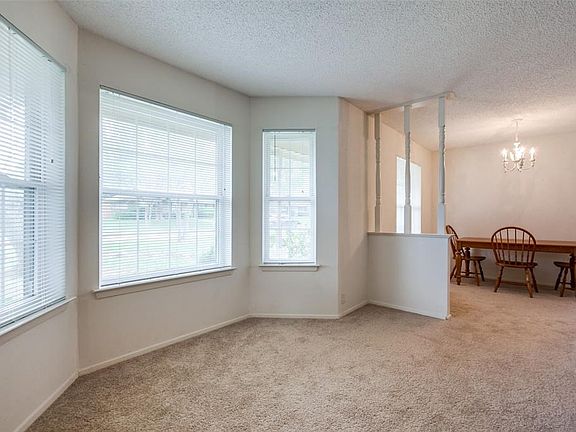 2nd image of 2717 S Cypress Cir
