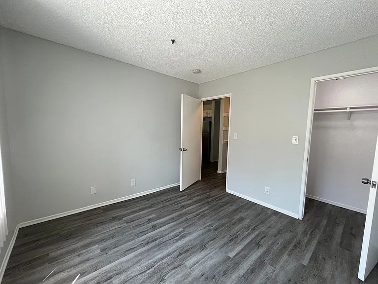 700 S. Berendo Ave — Photo 34