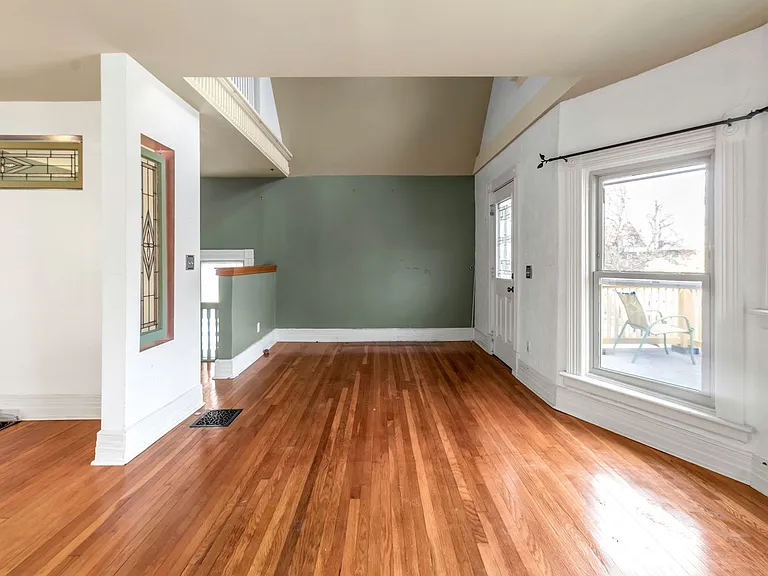 589 Breckenridge St — Photo 3