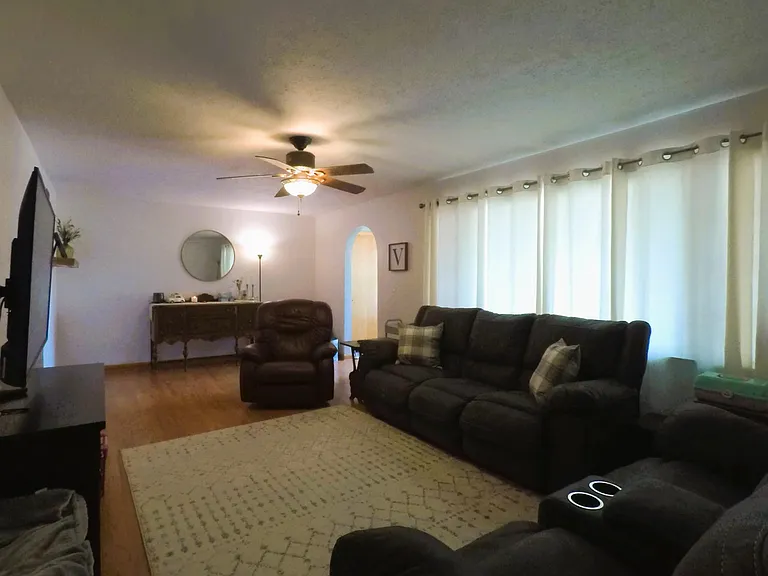 1521 W B St — Photo 18