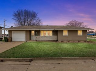 808 11th St SE, Dyersville, IA 52040