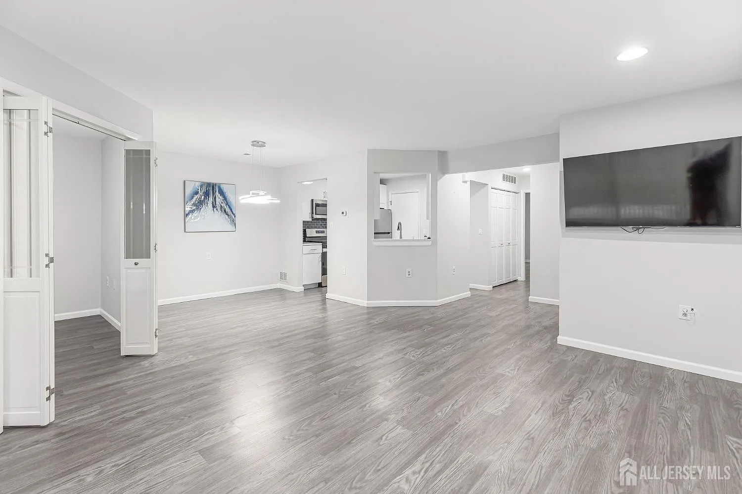 65 Aspen Ave — Photo 2