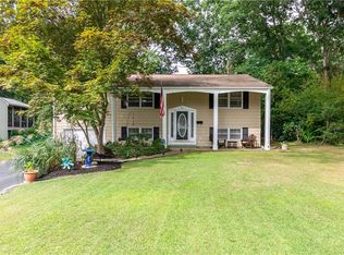 3 Hopkins Ct, Coventry, RI 02816