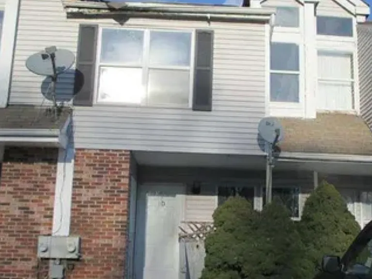 10 Ashley Dr — Photo 1