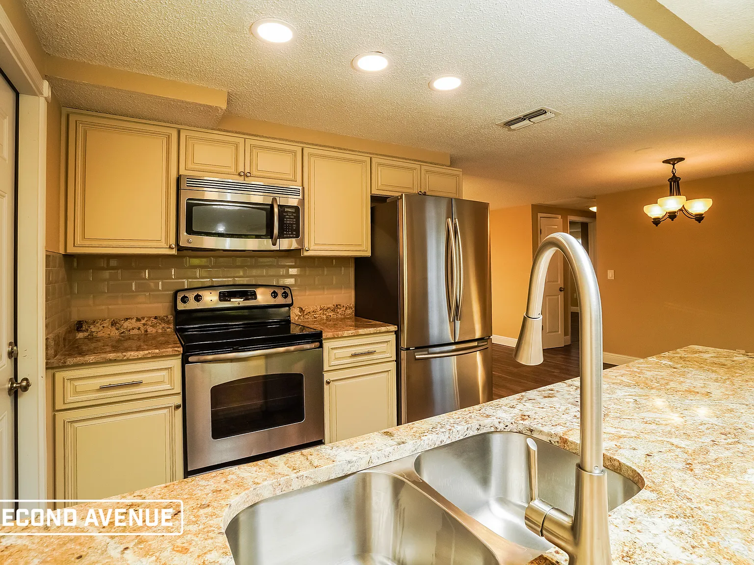 3 bed, 2.0 bath, 1284 sqft, $1,695 — Photo 2