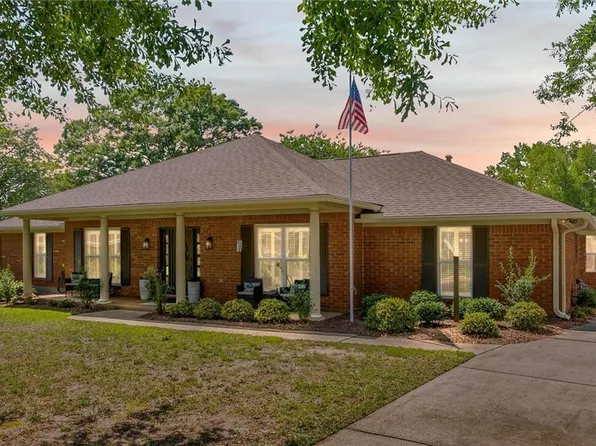 7410 Smithfield Rd, Mobile, AL 36695