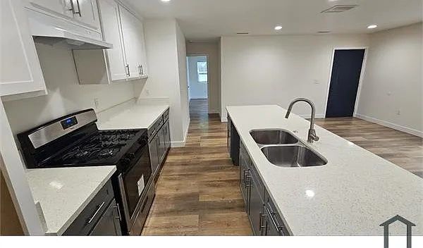 3 bed, 1311 sqft, $2,800 — Photo 1