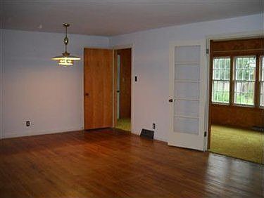 4th image of 2040 Phelps Ave