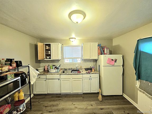5th image of 15469 Hazelridge St
