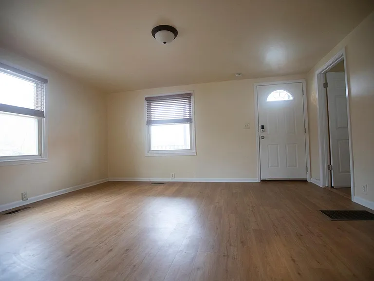 9206 Main St — Photo 5