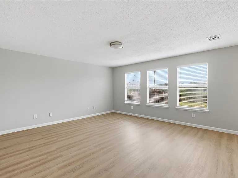 2308 Shadabury Dr — Photo 8
