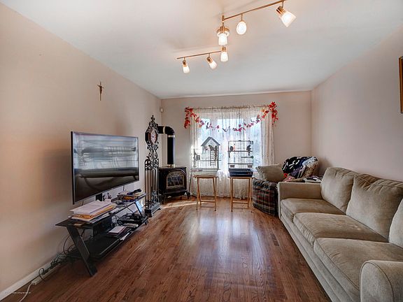 3rd image of 410 Colon Ave