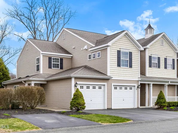 51 Governor Circle, Albany, NY 12208