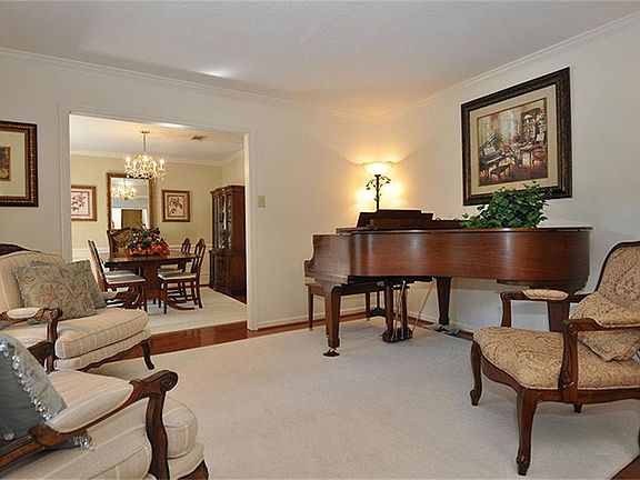 5th image of 3611 Woodbridge Dr