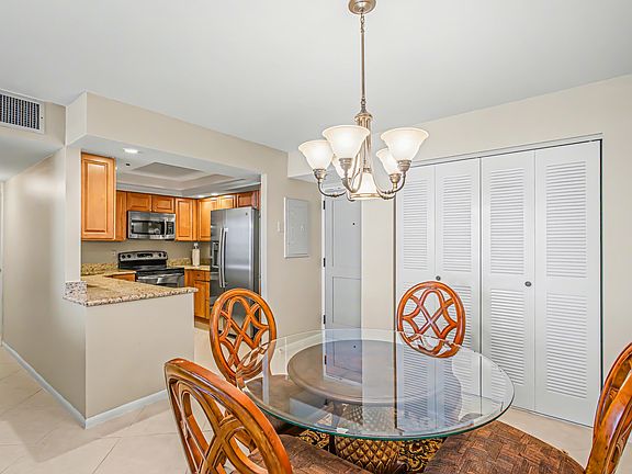4th image of 260 Seaview Ct APT 610
