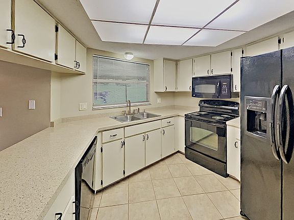 4th image of 2241 Evangelina Ave