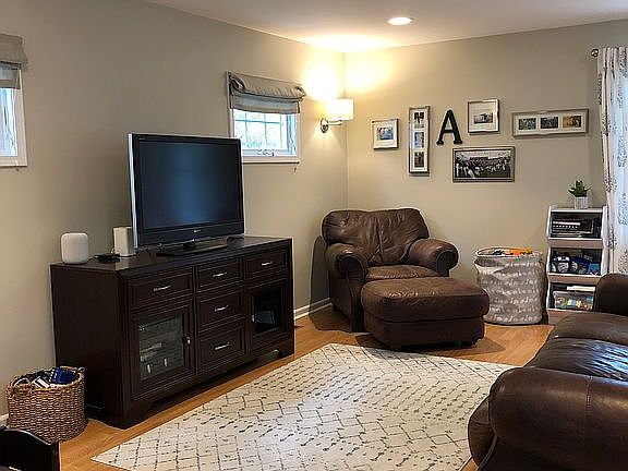 4th image of 8535 Avers Ave