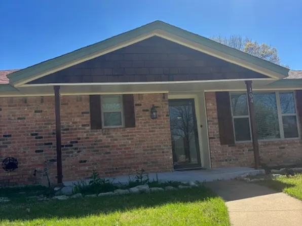 104 Wesley Dr, Desoto, TX 75115