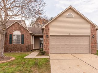 312 Redmaple Ln, Brighton, MI 48116