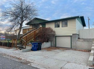 212 Kinnikinnick Dr, Riverton, WY 82501