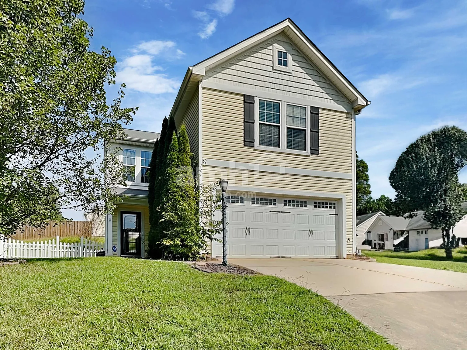 3 bed, 2.5 bath, 1610 sqft, $1,740 — Photo 1
