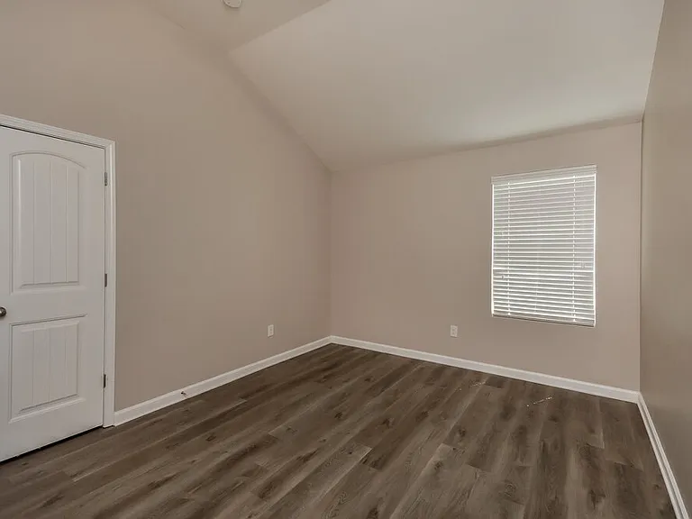 1352 Worcester Trl — Photo 15
