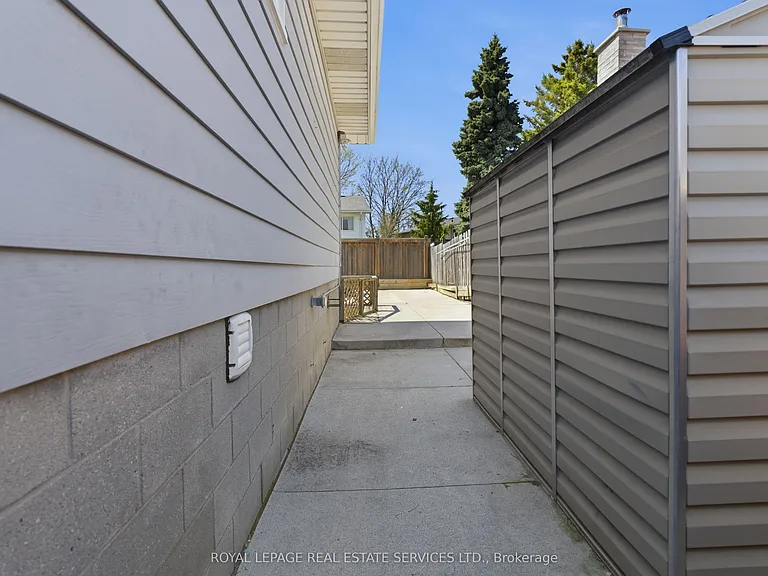 341 Rexford Dr — Photo 45