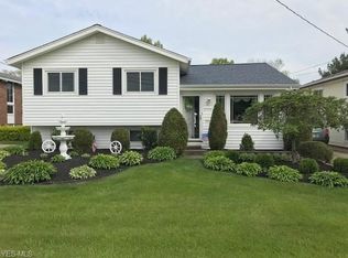 32404 Willowick Dr, Willowick, OH 44095