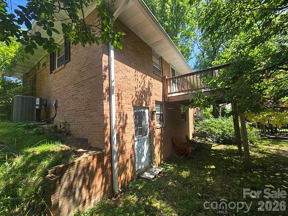 5th image of 629 Willow Rd