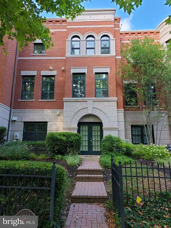3 bed, 5.0 bath, 2466 sqft, $4,500 — Photo 1