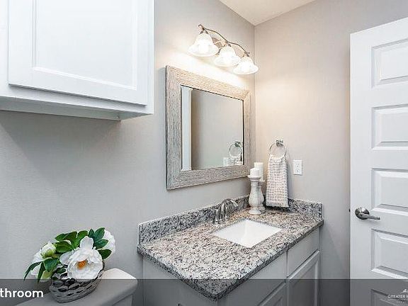 5th image of 3417 Sahara St APT 2