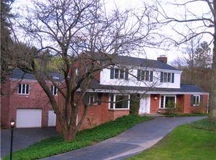 210 Foxhurst Dr, Pittsburgh, PA 15238