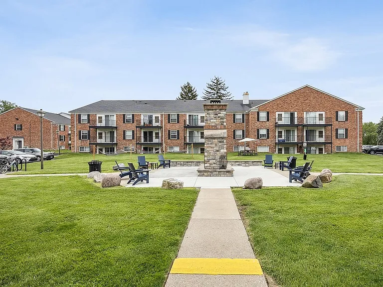 18-2247 University Hills Blvd Toledo OH 43606-18