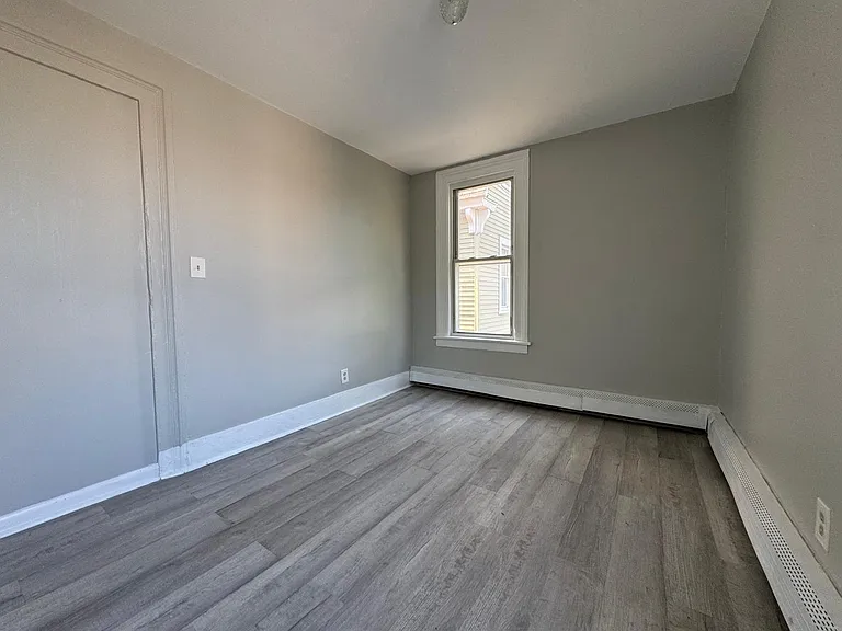 1092 E Main St #2R — Photo 7