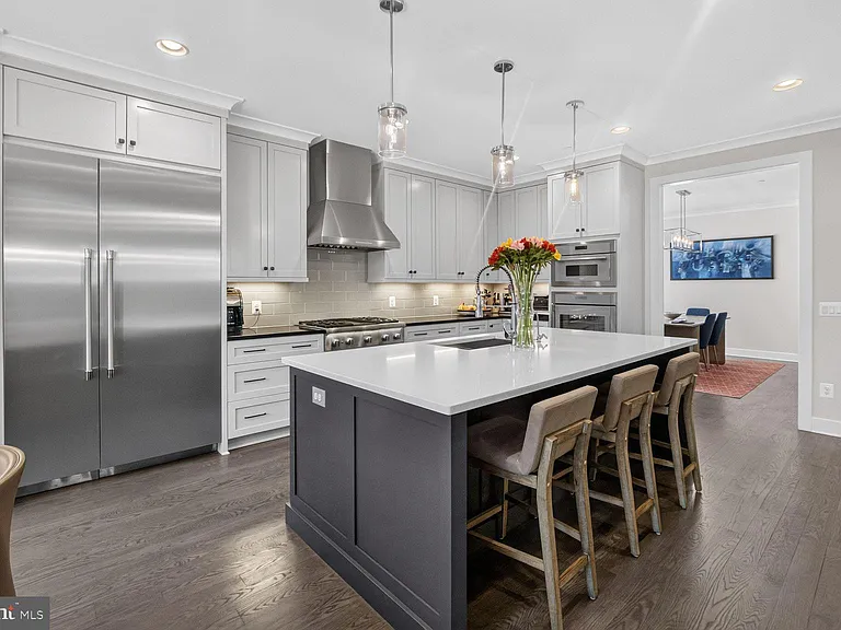 6106 Swansea St — Photo 10