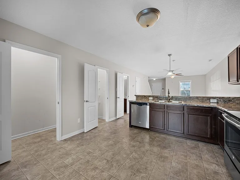 102 W Murrow Ln — Photo 12