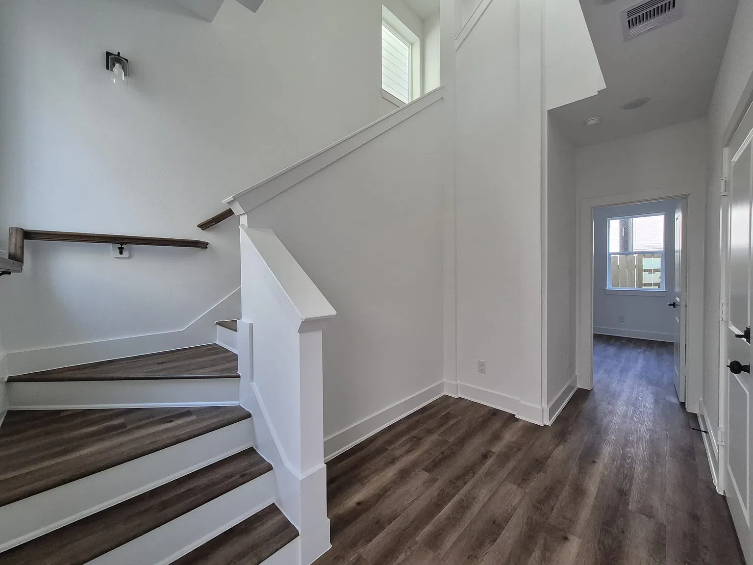 4 bed, 3.5 bath, 2000 sqft, $3,150 — Photo 4