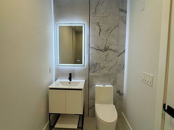 4th image of 318 Forrest St #203