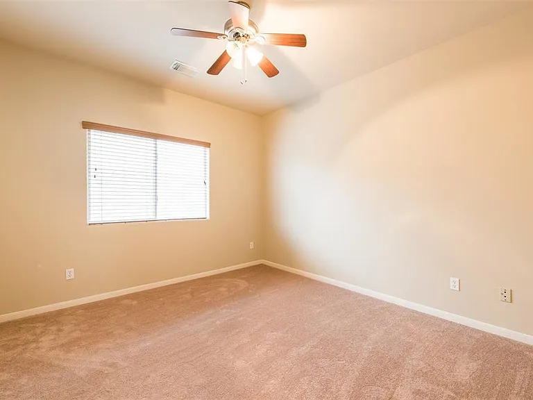 913 Brighton Pl — Photo 24