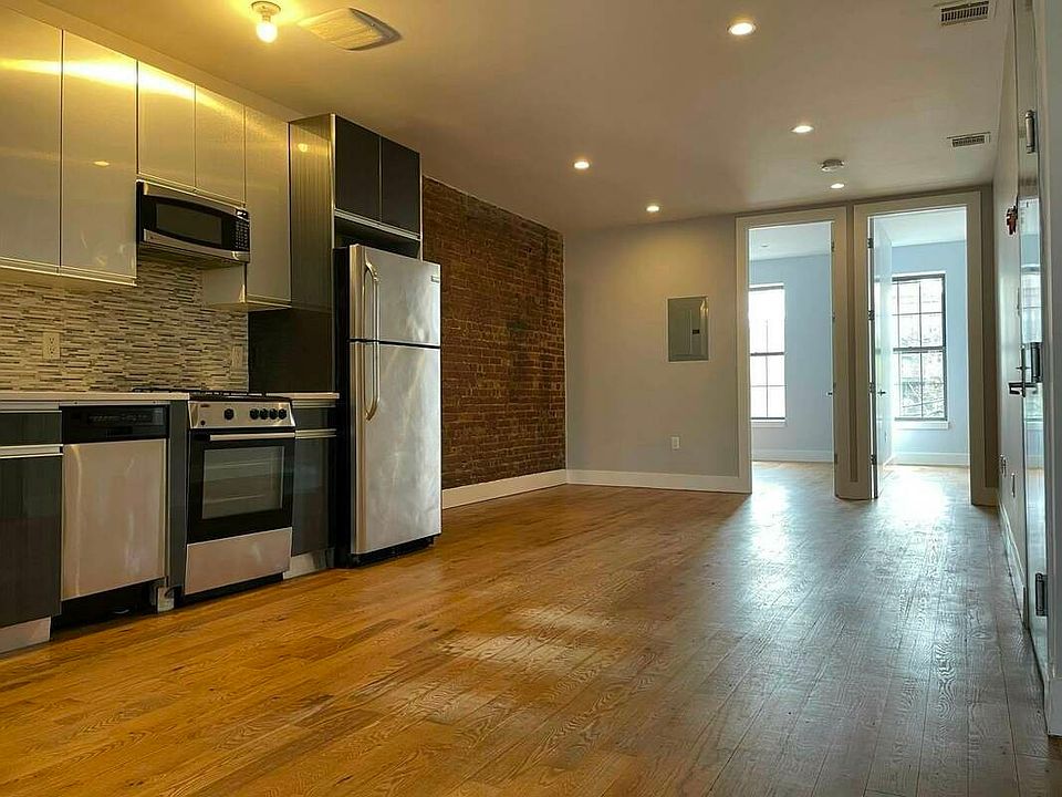 1st image of 370 Vernon Ave #3