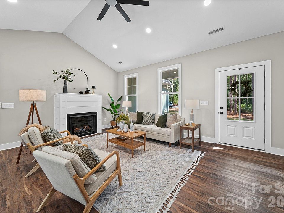 1st image of 224 Plantation Way