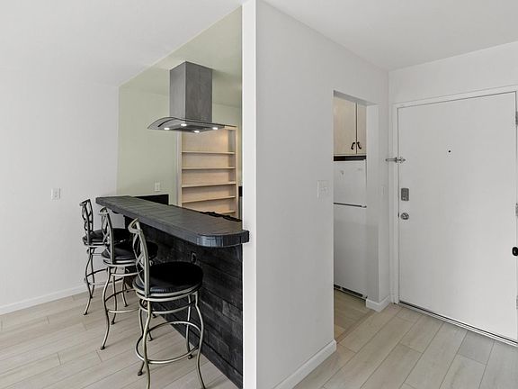 4th image of 1863 Halterman Ave APT B1