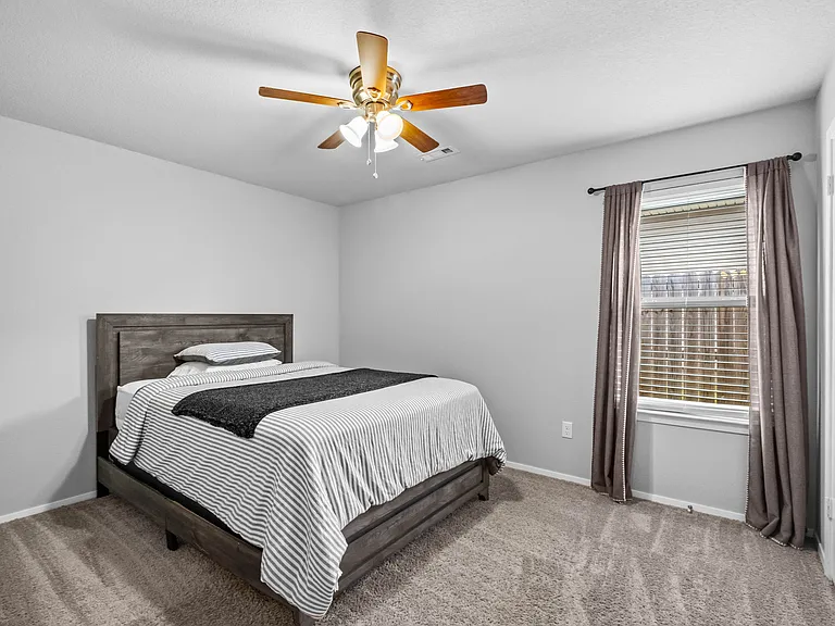927 E Swift Dr — Photo 20