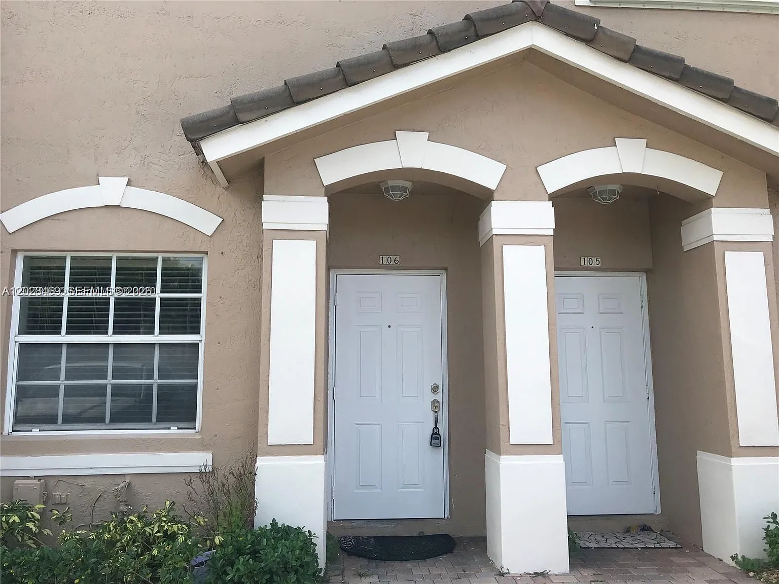 Las Brisas At Doral Condo — Photo 1